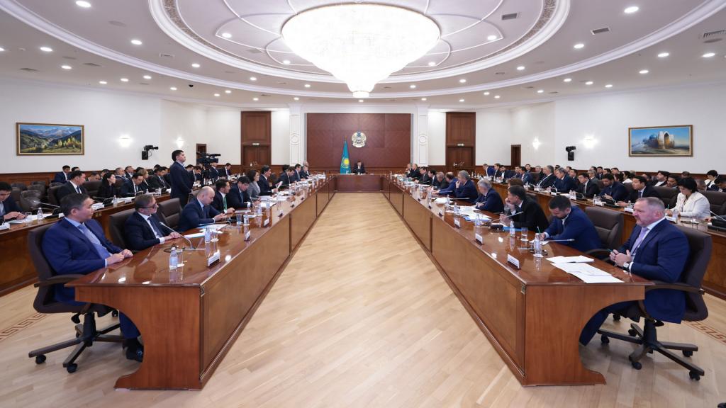 Олжас Бектенов обсудил с представителями крупного бизнеса вопросы развития реального сектора экономики 