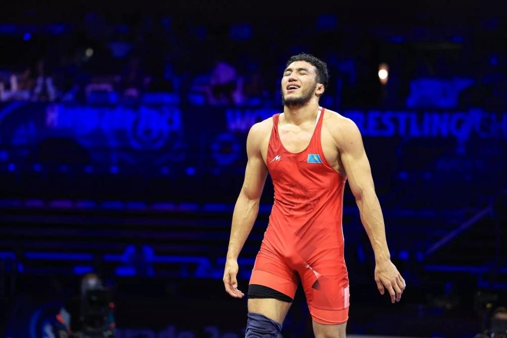 Ризабек Айтмухан поборется за выход в финал молодежного чемпионата мира по вольной борьбе