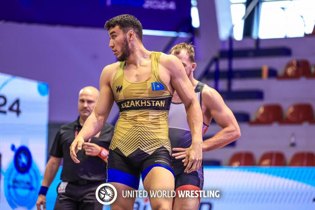 Ризабек Айтмухан вышел в финал молодежного чемпионата мира по вольной борьбе