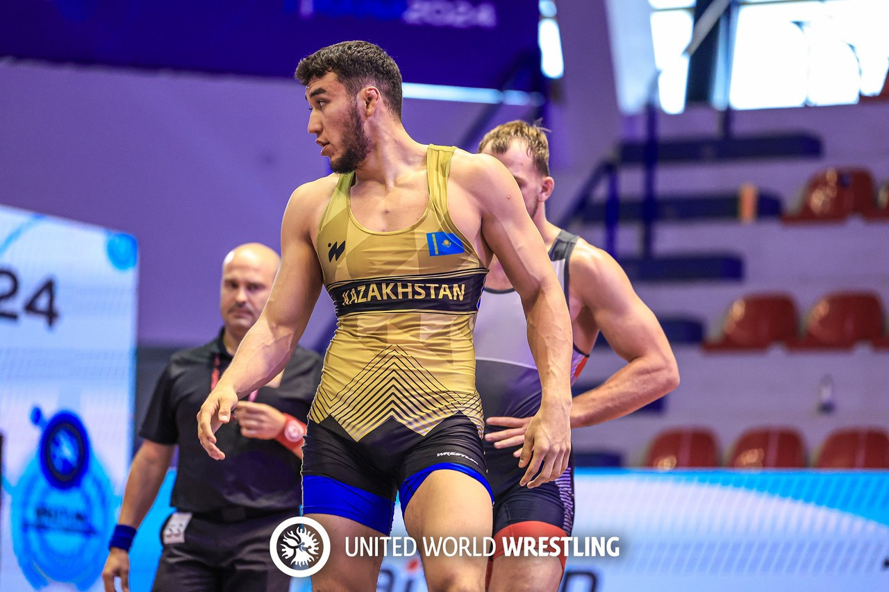 Ризабек Айтмухан вышел в финал молодежного чемпионата мира по вольной борьбе