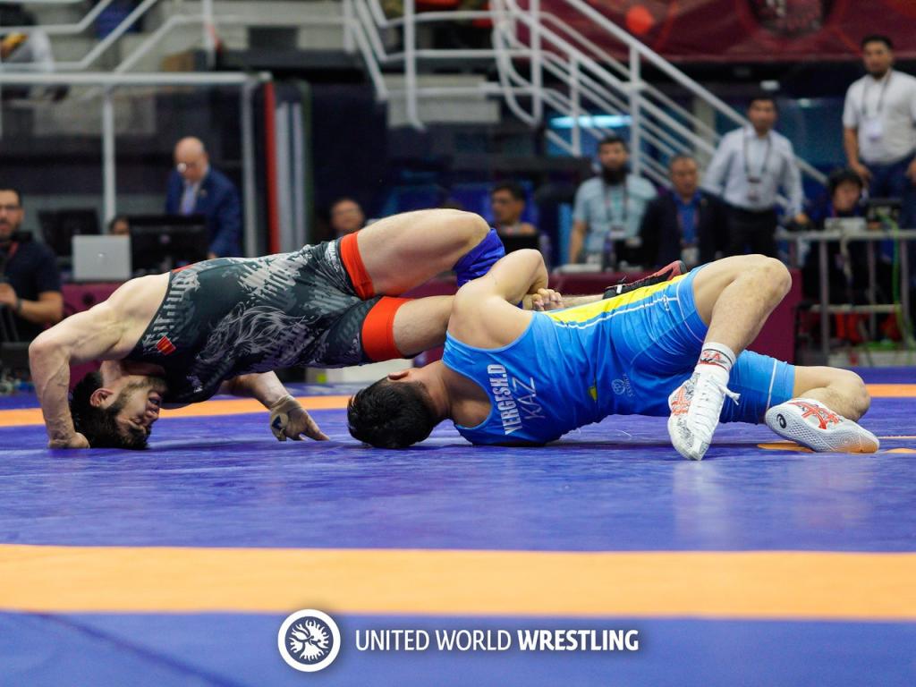 Даулет Ергеш сохранил шансы на медаль чемпионата мира по вольной борьбе