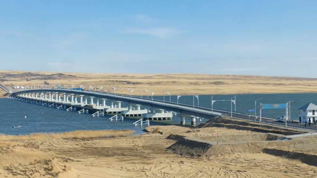 На Бухтарминском водохранилище открыли самый длинный мост в стране