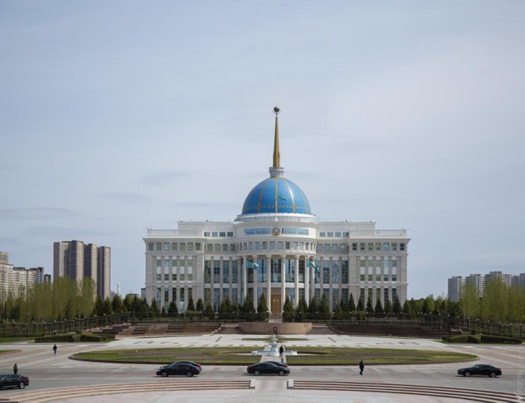 Накануне Дня Республики Президент подписал Указ о присуждении ряду граждан государственных наград