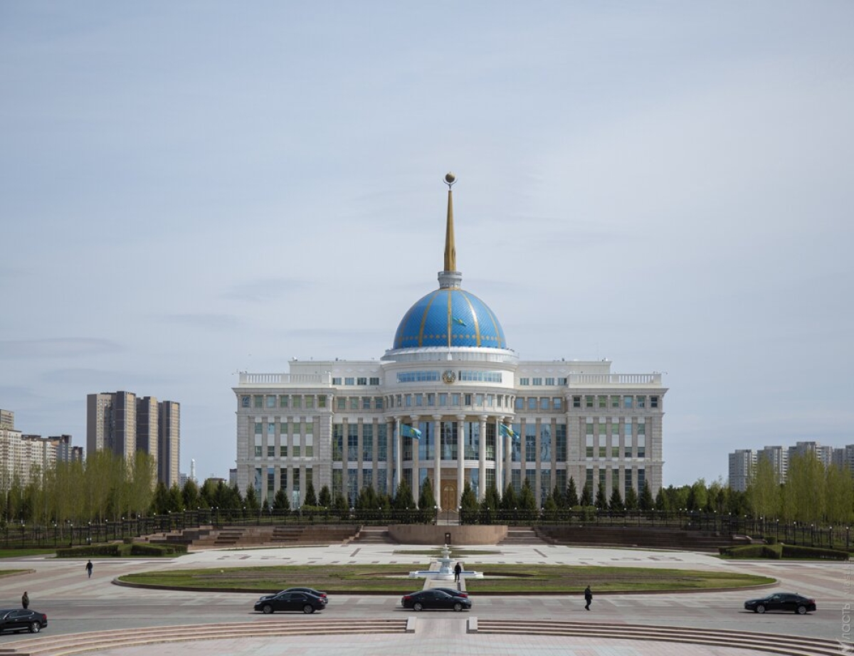 Накануне Дня Республики Президент подписал Указ о присуждении ряду граждан государственных наград