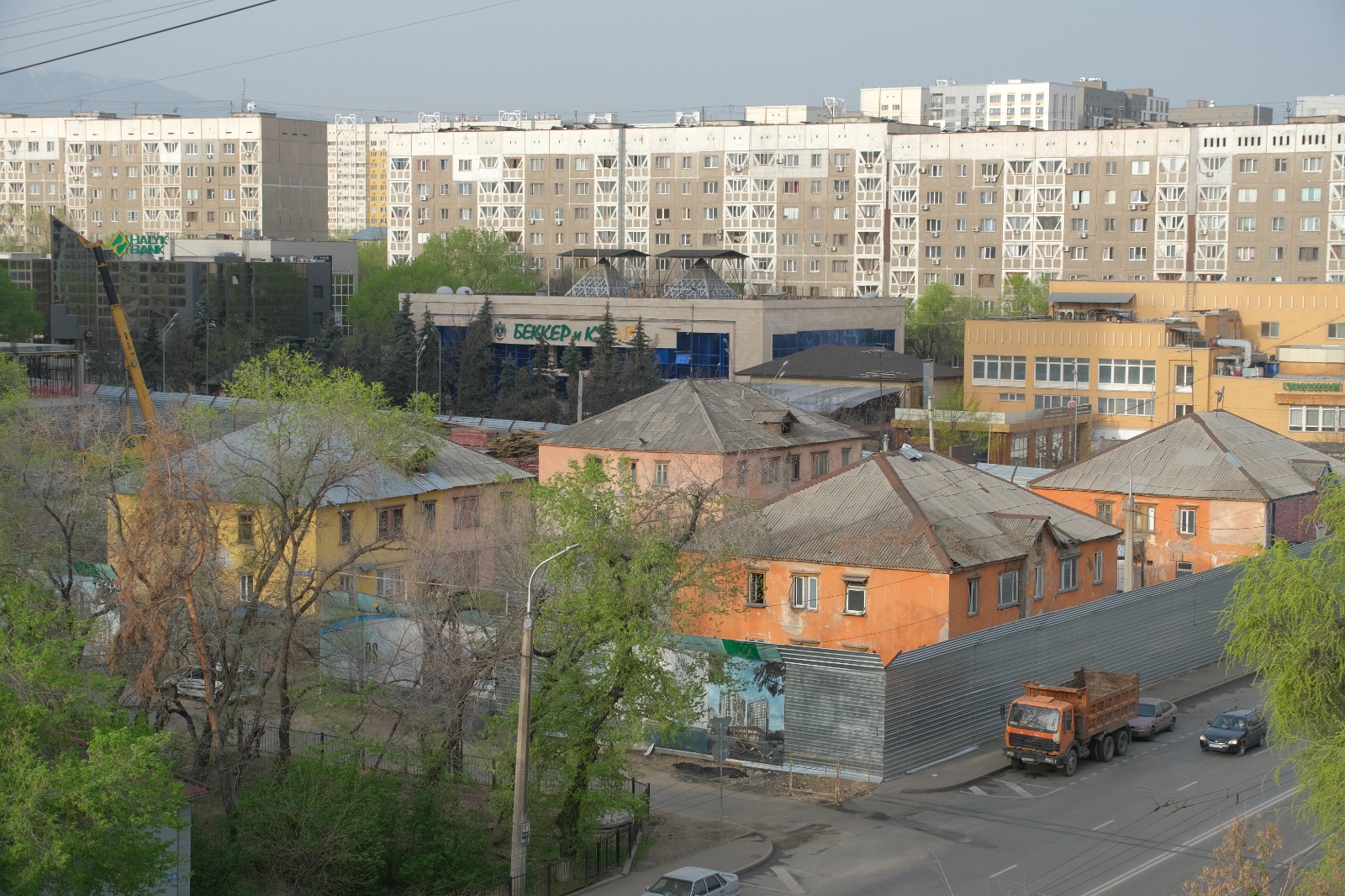 В Турксибском районе Алматы продолжается реновация ветхого жилья