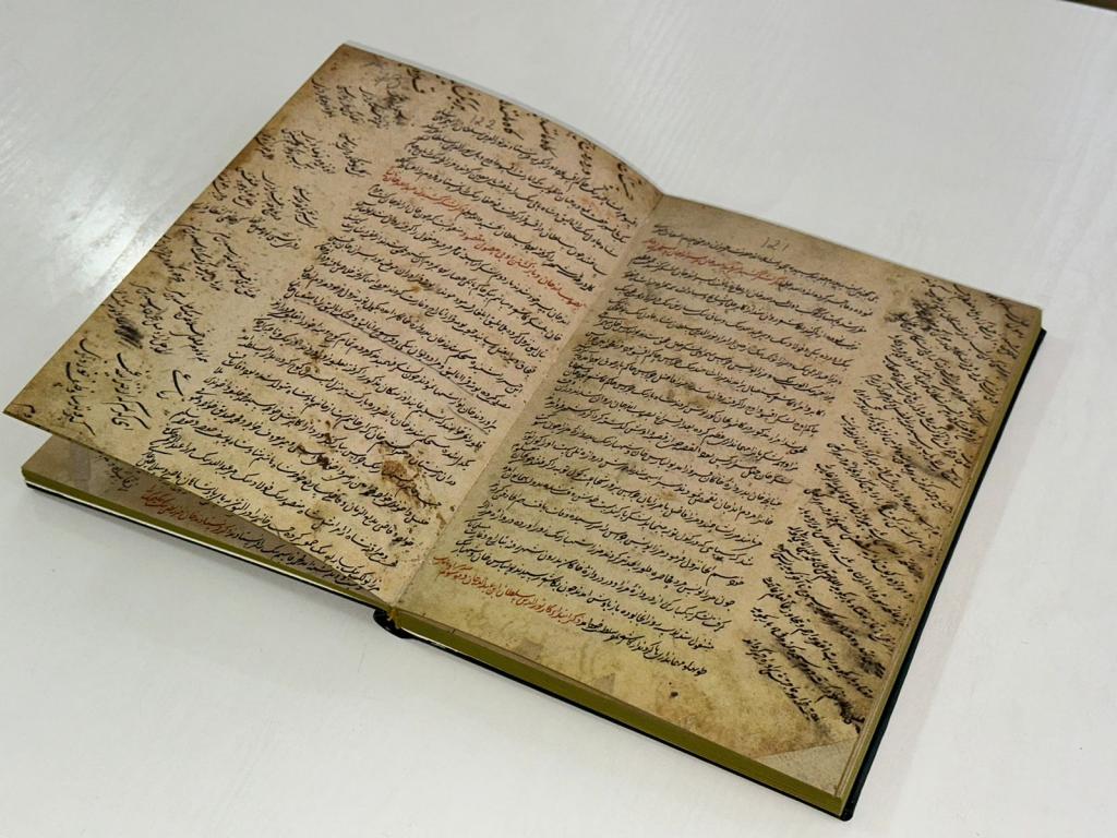 Национальный центр рукописей и редких книг представил копию исторического документа, найденного в России