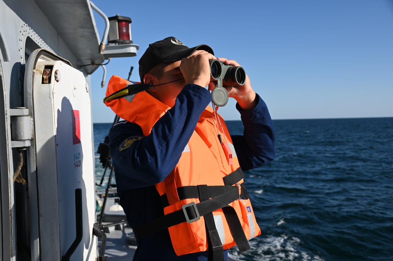 В акватории Каспийского моря завершились учебные  стрельбы из артиллерийских и ракетных установок