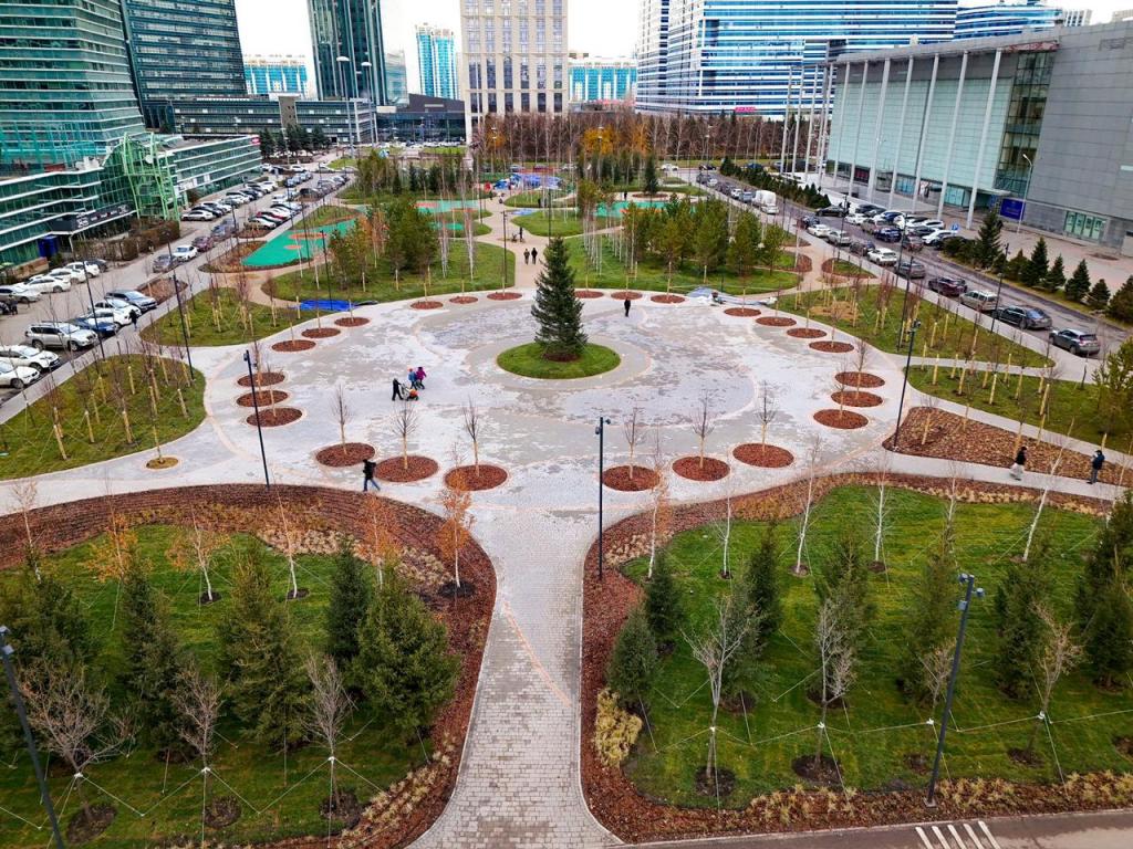  На пустыре возле ТРЦ «Керуен» в Астане построили сквер