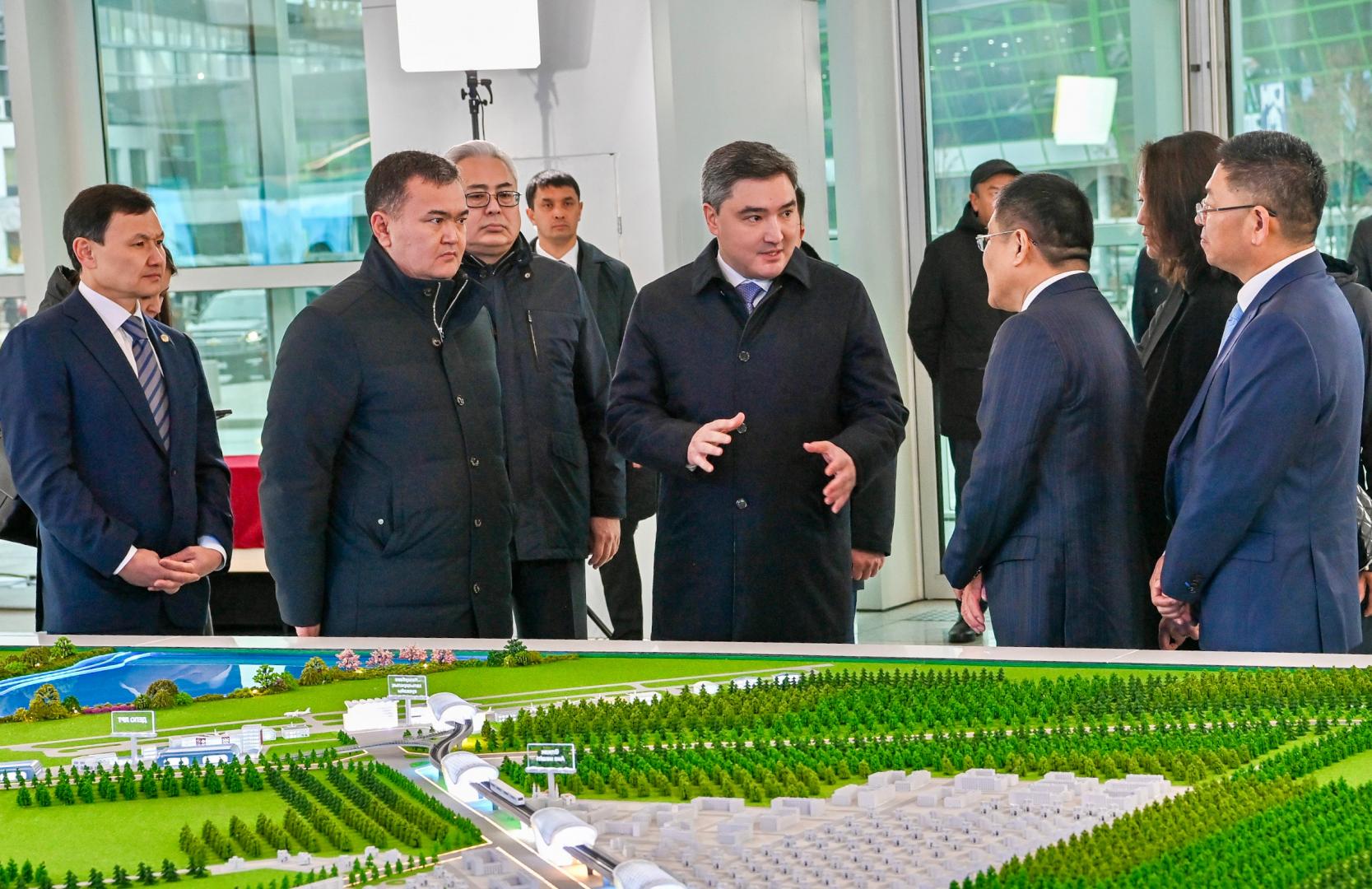 Олжас Бектенов проверил темпы строительства LRT в Астане 