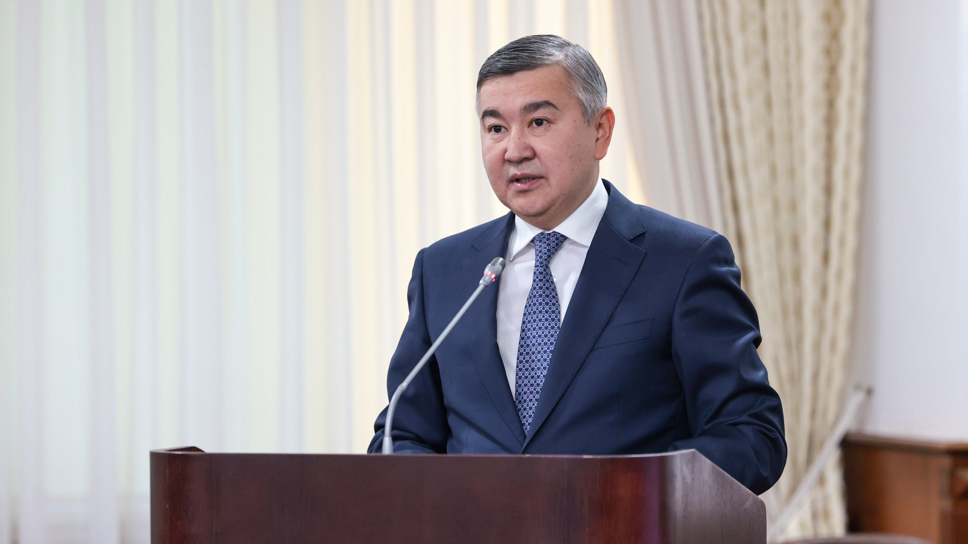 Инвестиции в образование и связь увеличились на 79,3% и 81,7% соответственно