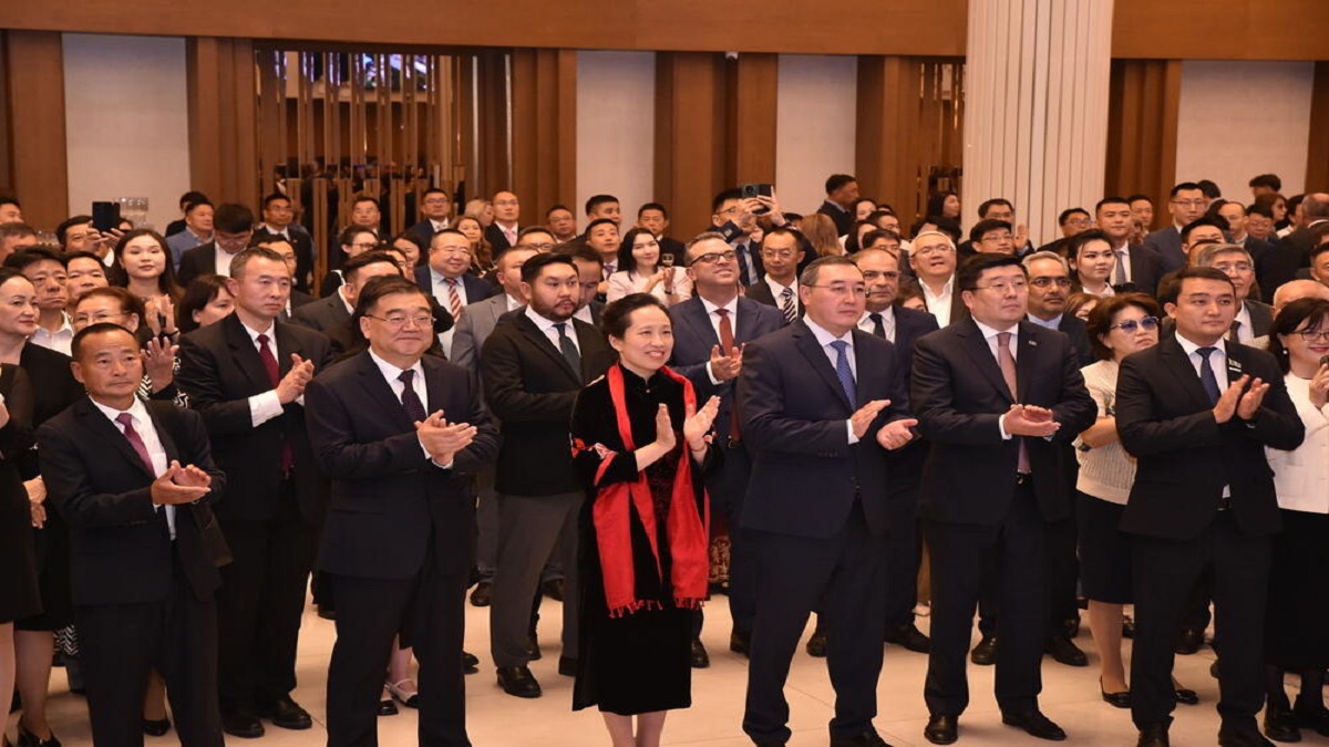 Huawei представила новейшие технологии на приеме в честь 75-летия КНР в Алматы