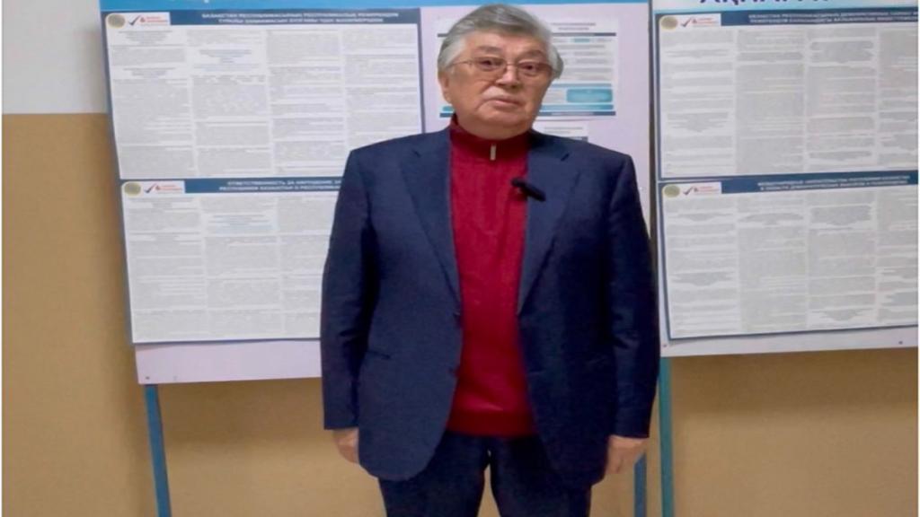 Драматург Нурлан Оразалин проголосовал на референдуме в Алматы