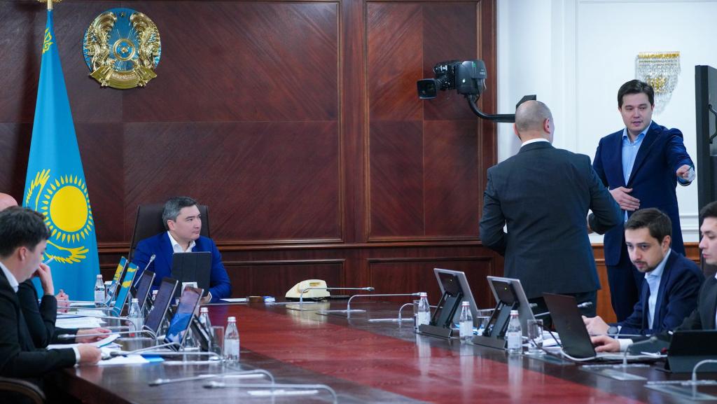 Олжас Бектенов провел совещание по повышению эффективности мер господдержки отечественных товаропроизводителей 