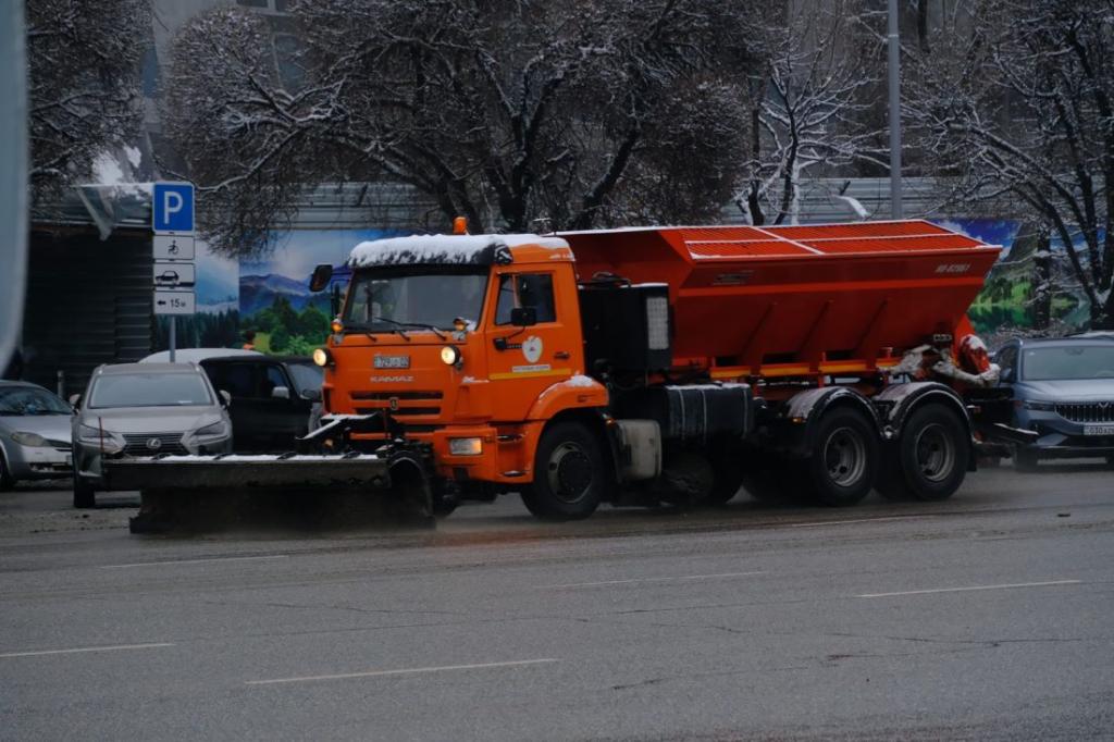 Подготовка к зиме в Алматы: идет обновление автопарка, закупка спецтехники