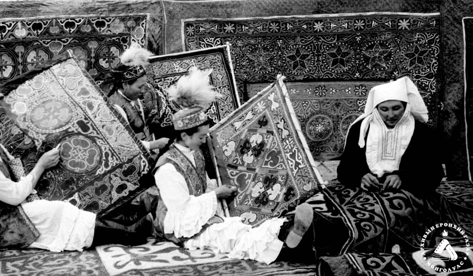 Из Монголии в Казахстан возвращены фото и кинофильмы, связанные с историей страны