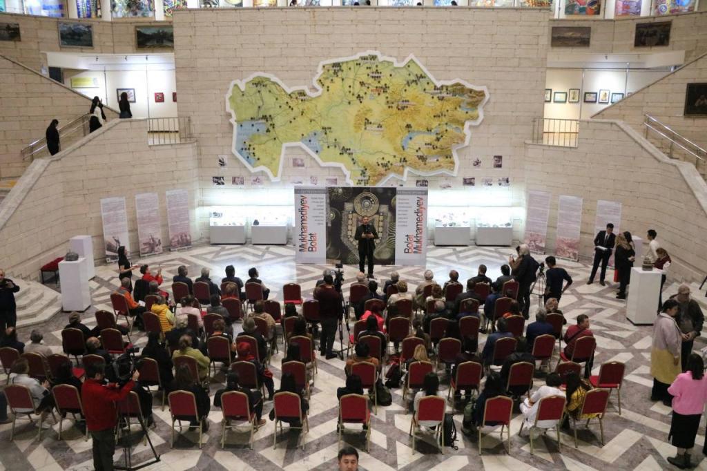 В Алматы открылась персональная выставка «Резонанс времени» Болата Мухамедиева