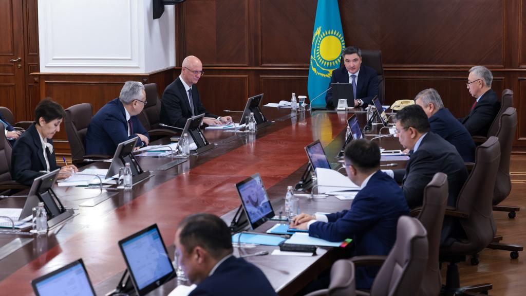 В Правительстве рассмотрели развитие железнодорожной отрасли: отремонтировано 2,8 тыс. км дорог и обновлено 143 пассажирских вагона