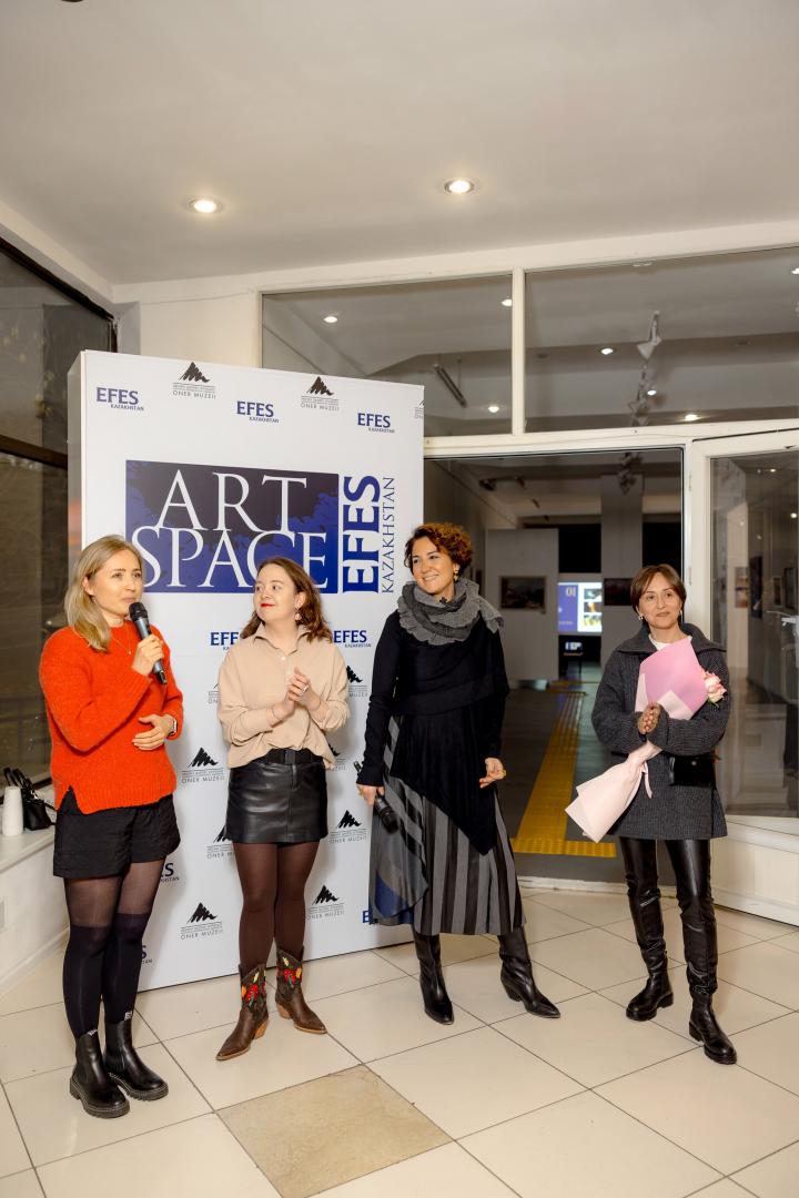 Первая персональная выставка Майи Колосовой открылась на площадке EFES Art Space в Алматы