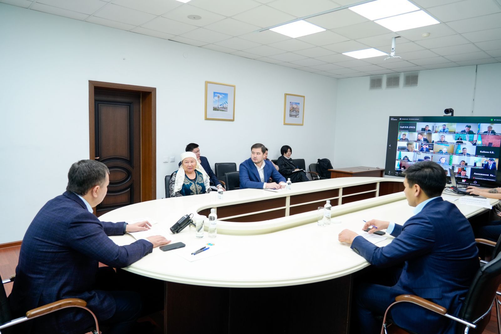 Аким Астаны провел прием граждан