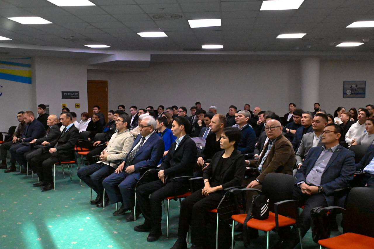 Развитие спорта и спортивной инфраструктуры: Серик Жарасбаев встретился с жителями Астаны