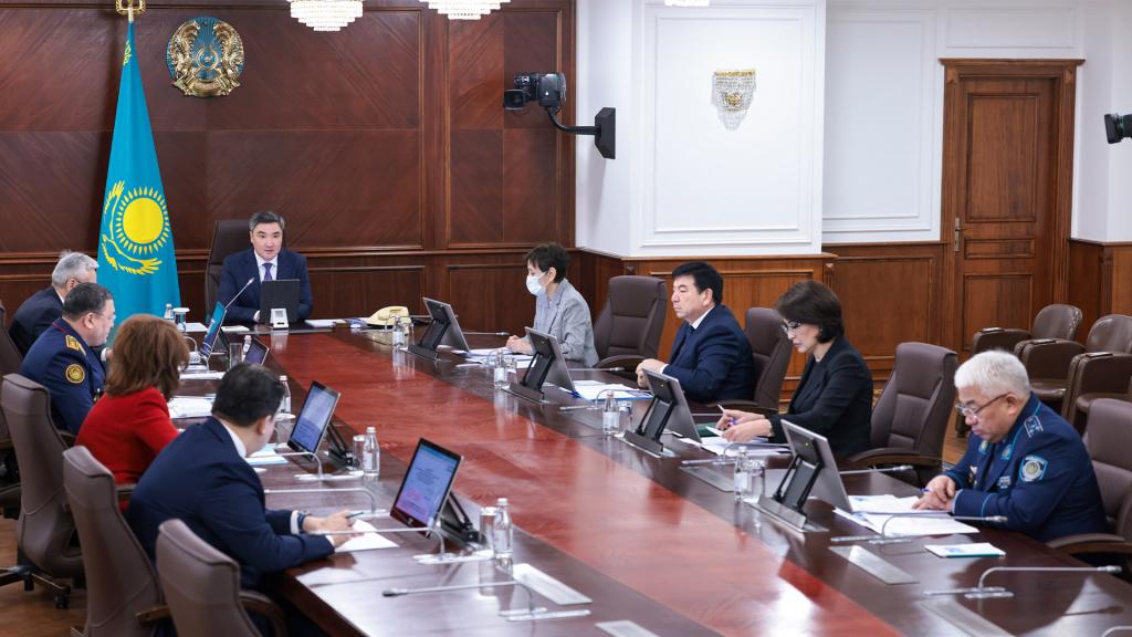 Олжас Бектенов заслушал информацию о работе Правительственной комиссии на месте авиакатастрофы вблизи города Актау