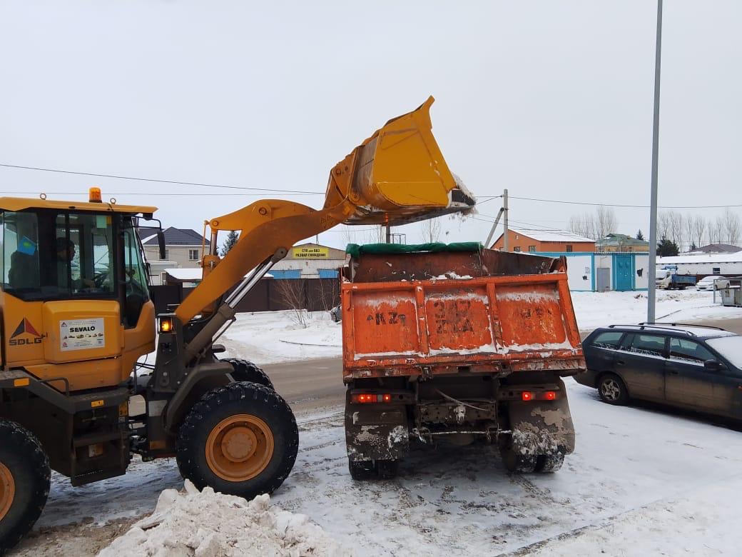 Свыше 600 грузовиков снега вывезли из столицы за день