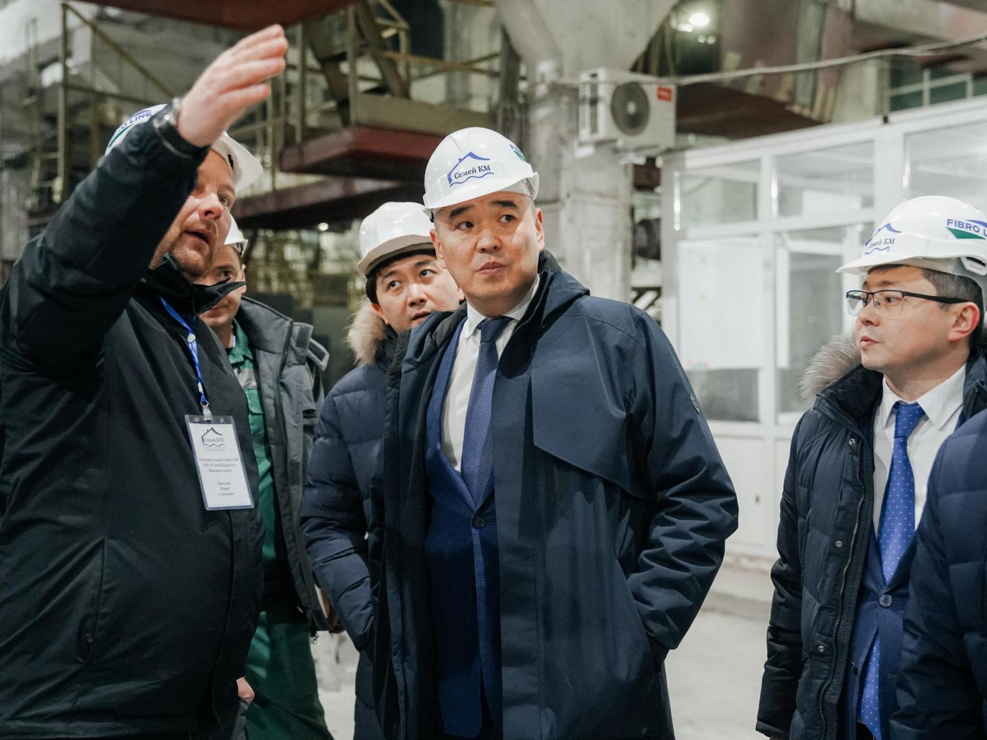 Канат Шарлапаев посетил промышленные и строительные предприятия Абайской области