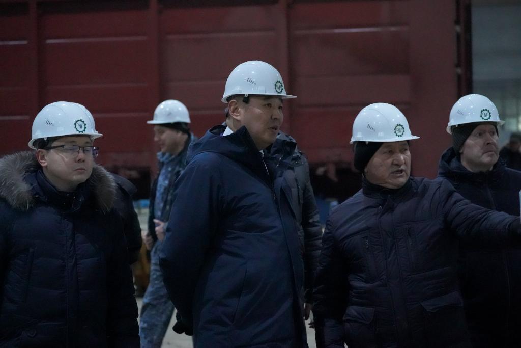 Министр побывал на Семипалатинском машиностроительном заводе