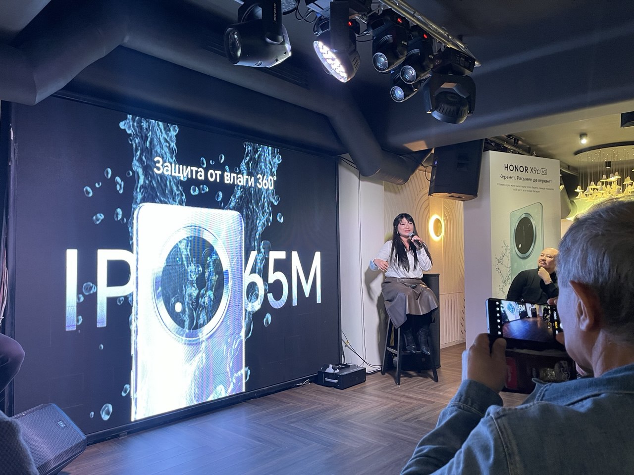 Новый HONOR X9c: смартфон, который выживет после падения и работает 48 часов без подзарядки