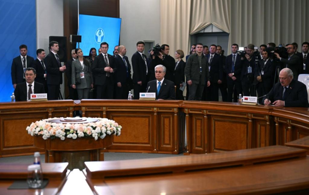 Президент Казахстана принял участие в неформальной встрече глав государств СНГ