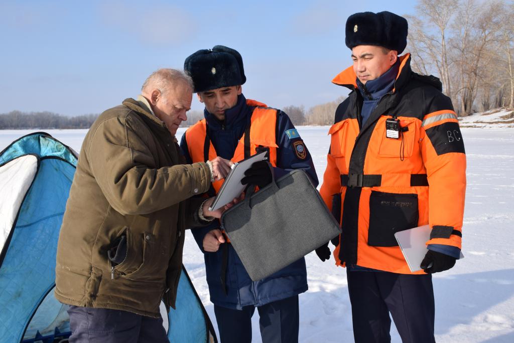 МЧС напоминает о правилах поведения на льду