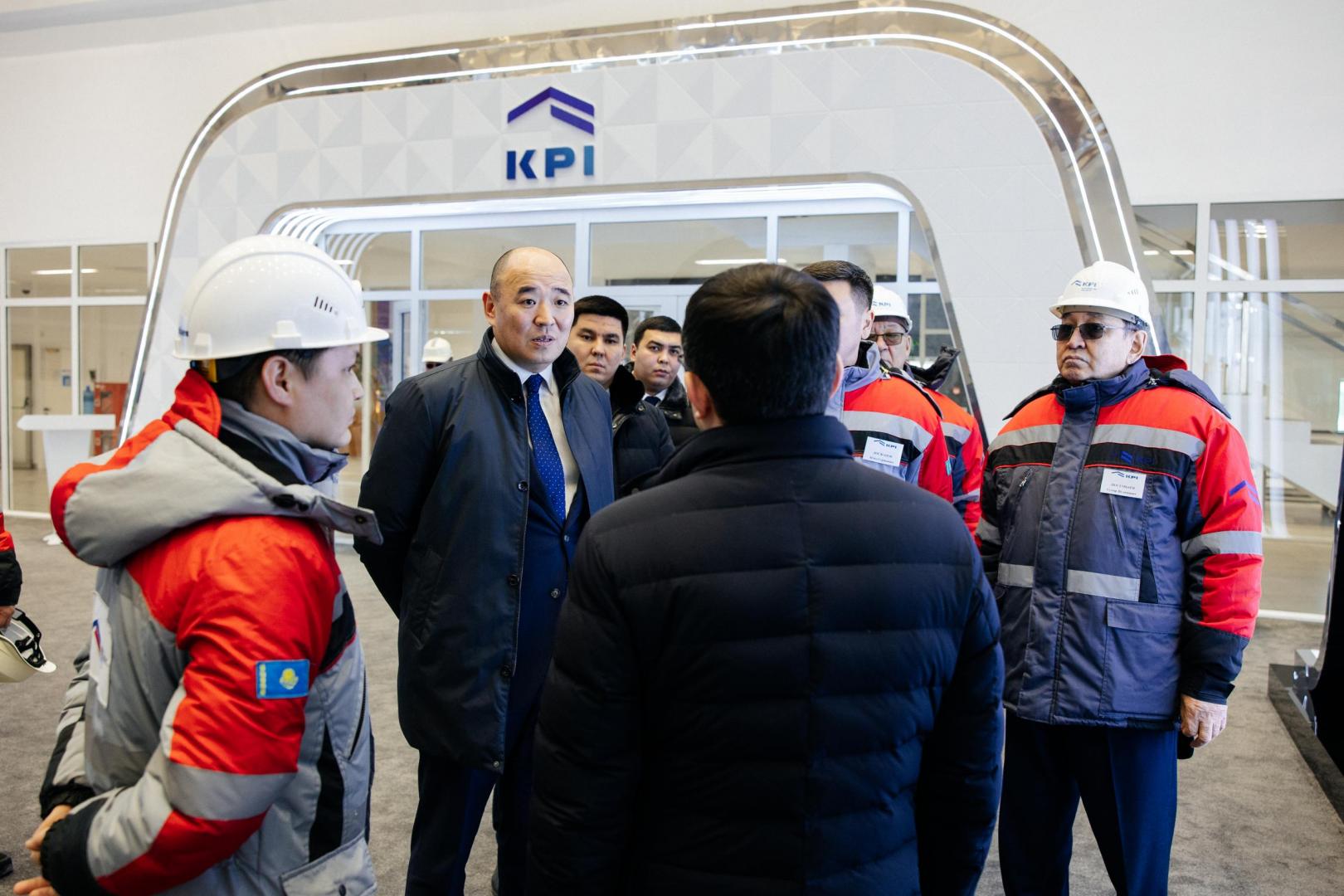 Канат Шарлапаев посетил крупные промышленные объекты Атырауской области
