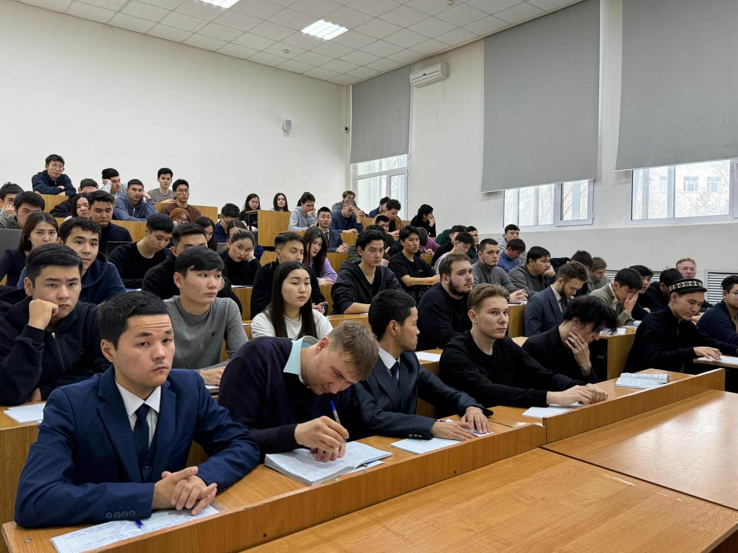 «Астана — город без наркотиков»: 300 тысяч учащихся написали городской диктант