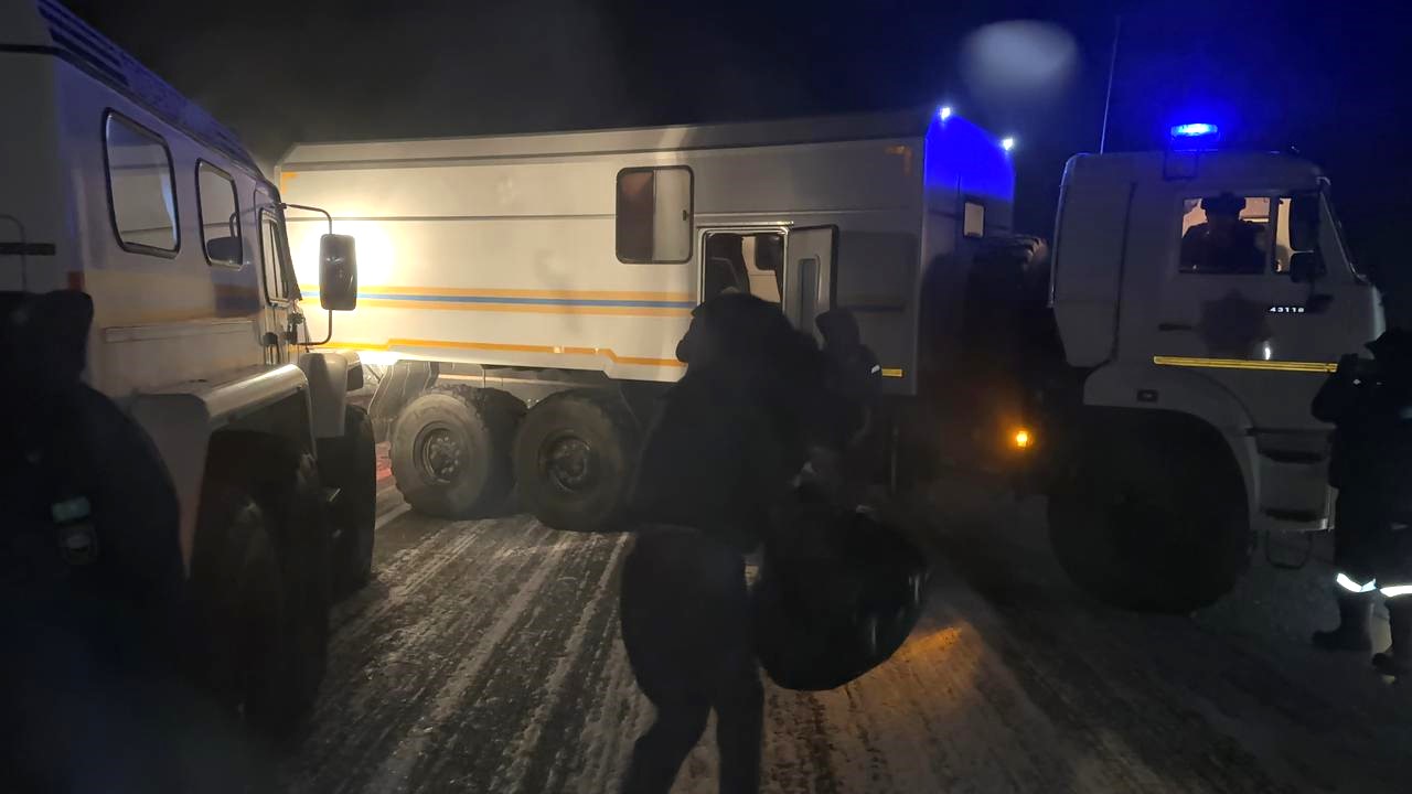 Спасатели МЧС вывели 136 человек из снежных заносов в Жетісу