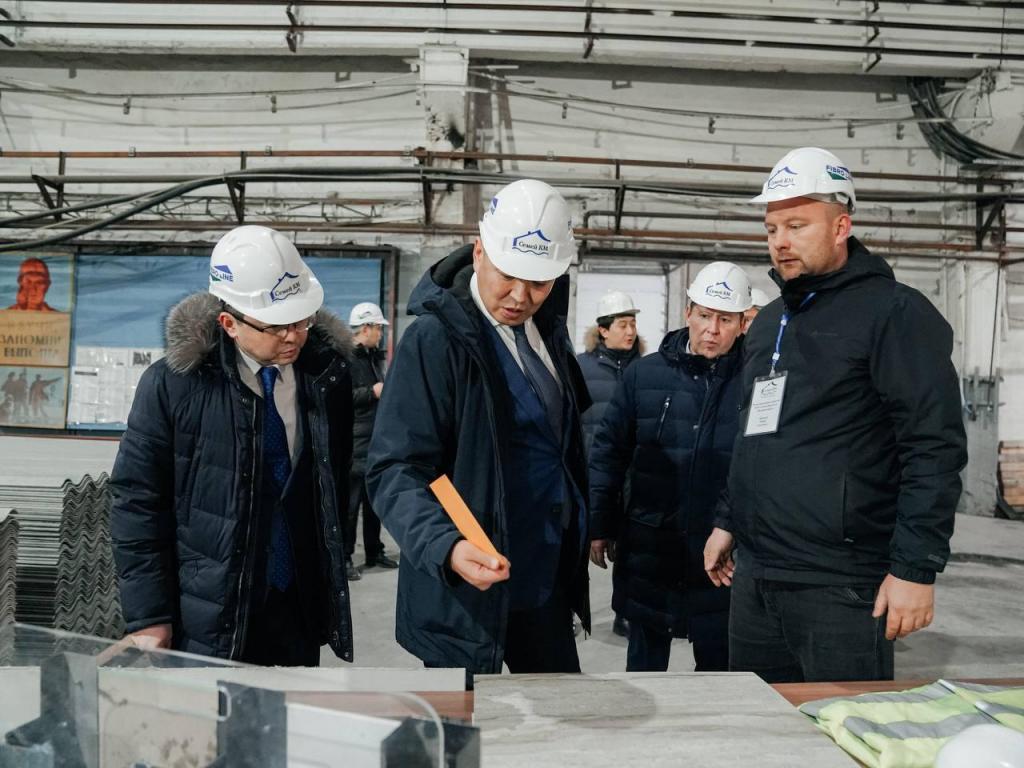 Канат Шарлапаев посетил промышленные и строительные предприятия Абайской области