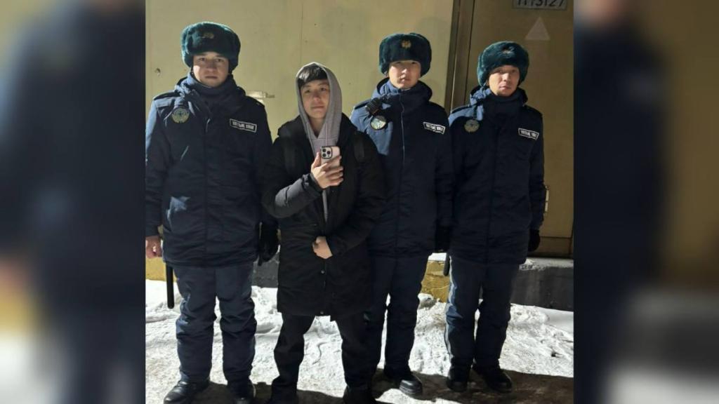 Гвардейцы вернули потерянные смартфоны астанчан