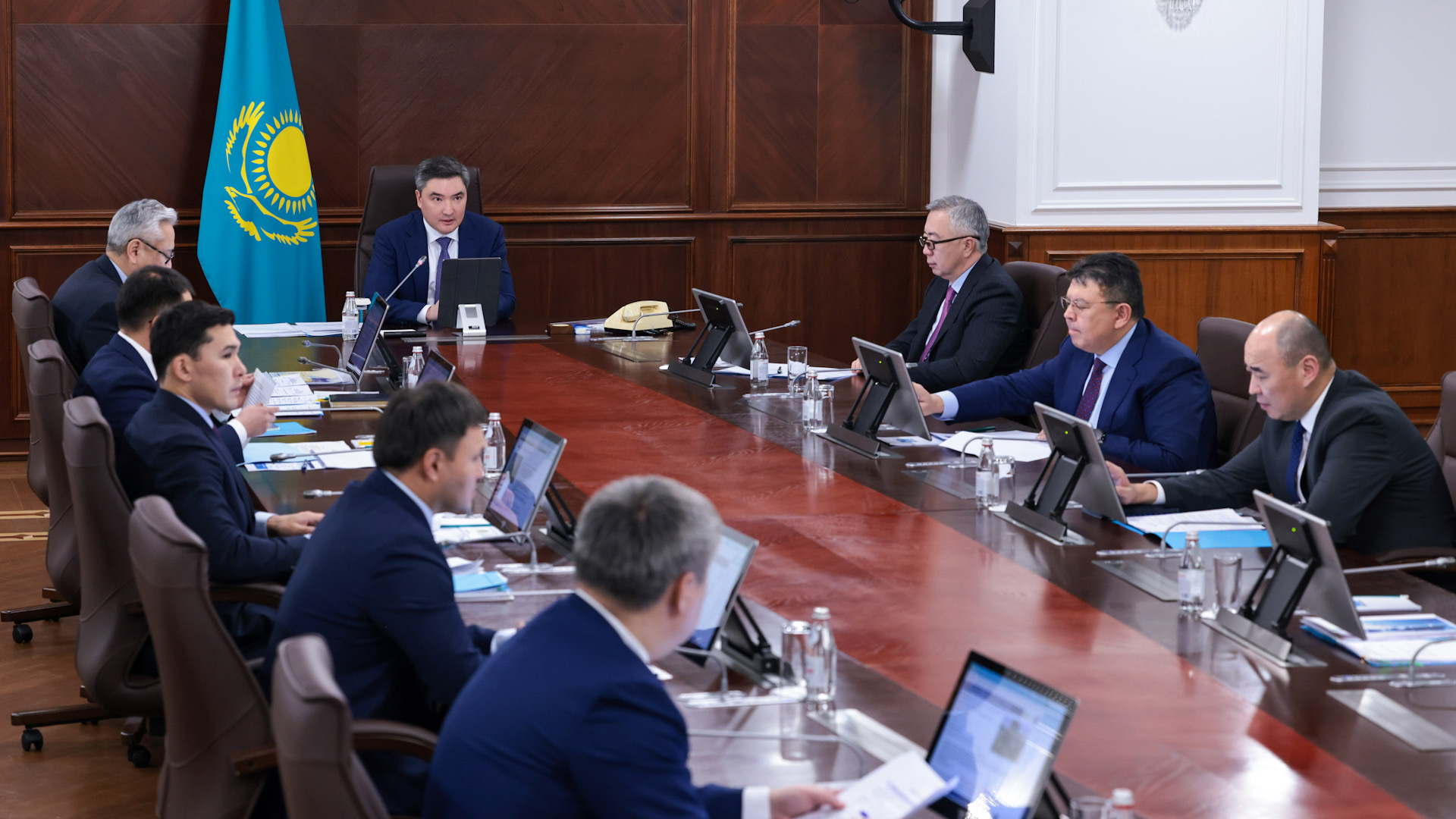 Олжас Бектенов провел совещание по усилению диверсификации экономики Мангистауской области и раскрытию транспортно-логистического и туристического потенциалов региона