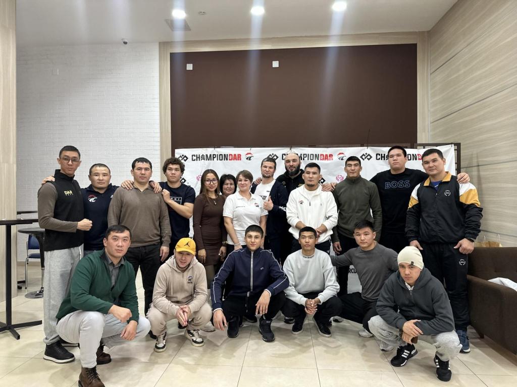 AlmaU и DAR Team популяризируют спортивный менеджмент и технологии на фан-встрече Шавката Рахмонова