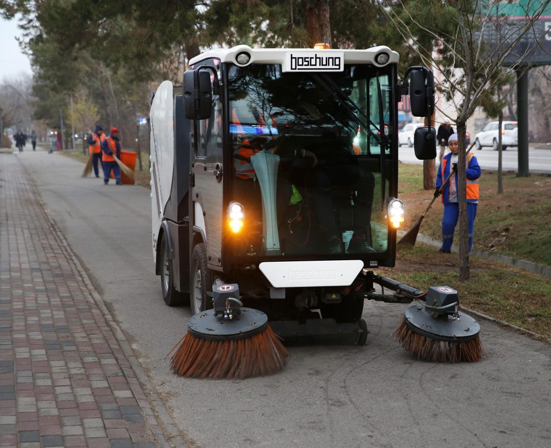 В Алматы за Неделю чистоты с улиц вывезено более 10 тысяч кубометров мусора