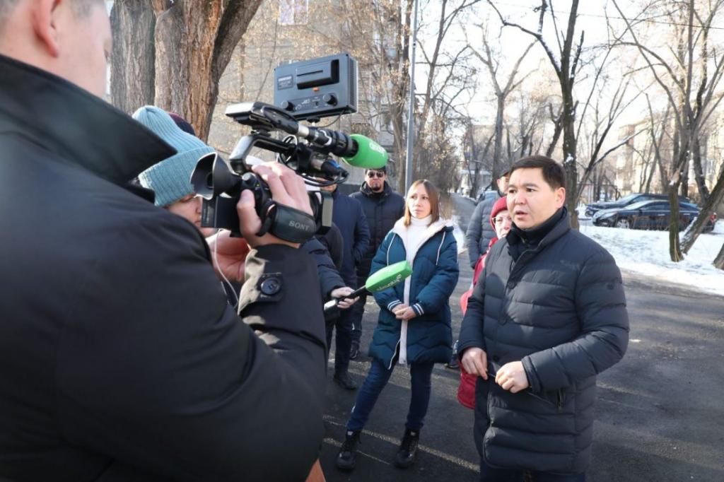 В Ауэзовском районе продолжается благоустройство дворов: как создаются комфортные условия для жителей