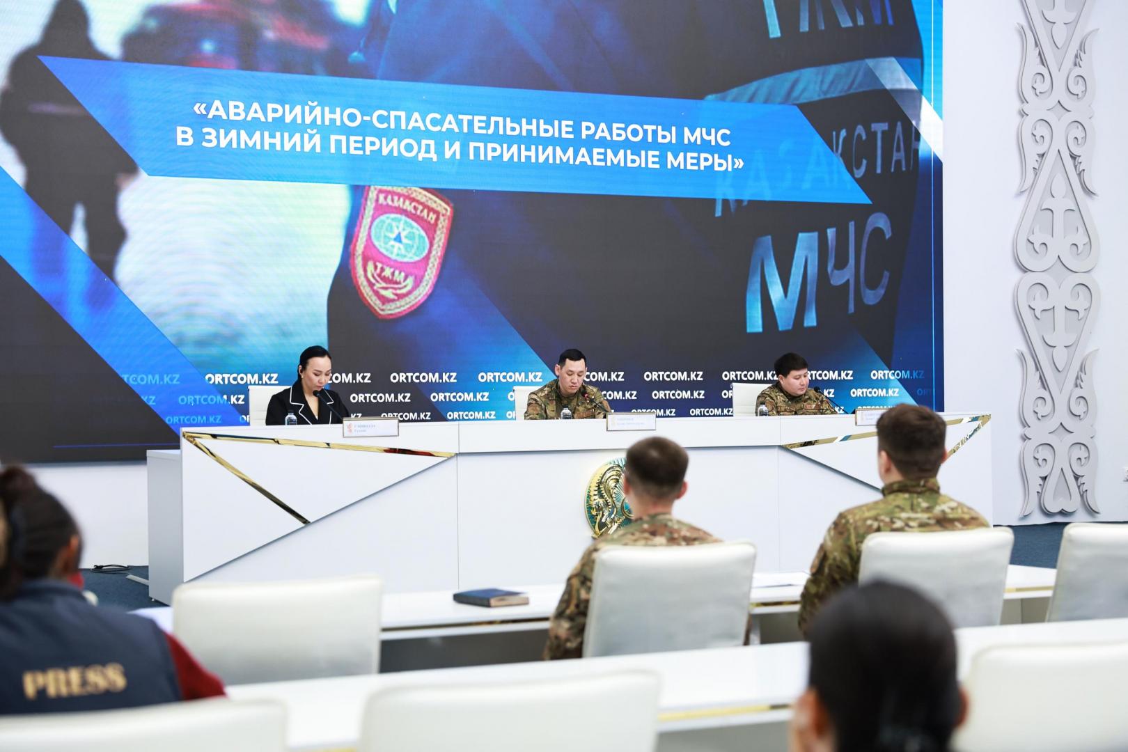 Спасательными подразделениями МЧС из снежных заносов спасено и эвакуировано более 1 тысяч человек