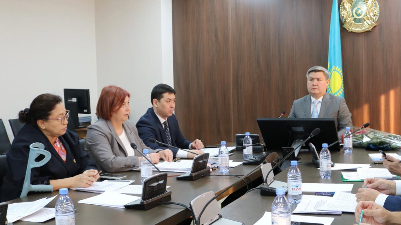 Заседание Отраслевой комиссии по социальному партнерству