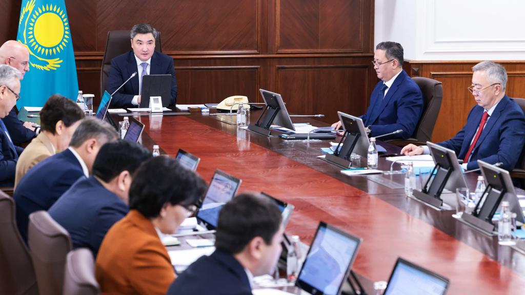 Олжас Бектенов поручил проработать вопросы запуска льготных программ ипотечного и арендного жилья для рабочих кадров