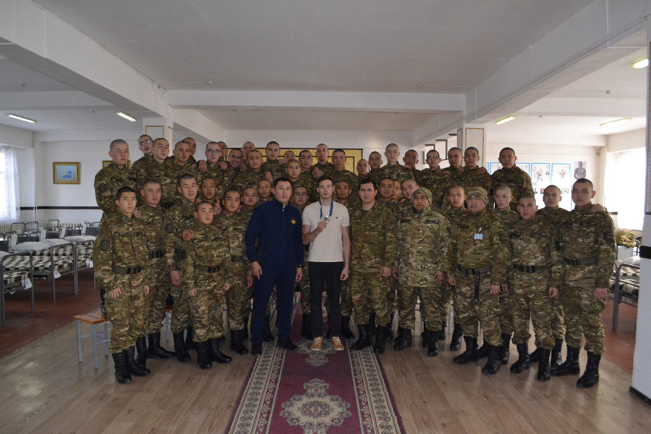 Серебряный призер Олимпиады Нариман Курбанов провел  мастер-класс для военнослужащих Вооруженных сил