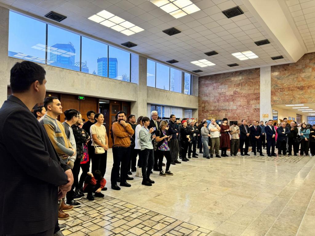 В Алматы открылась Международная выставка-симпозиум «Тұран таулары»