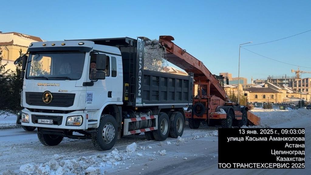 Более 2400 дорожных рабочих задействованы в уборке снега в Астане