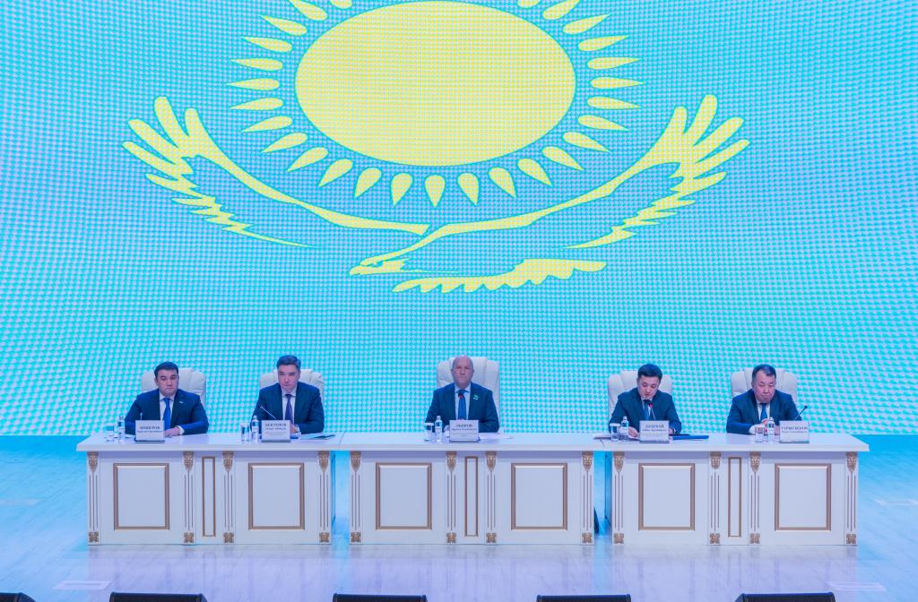Олжас Бектенов по поручению Президента представил активу Туркестанской области нового акима