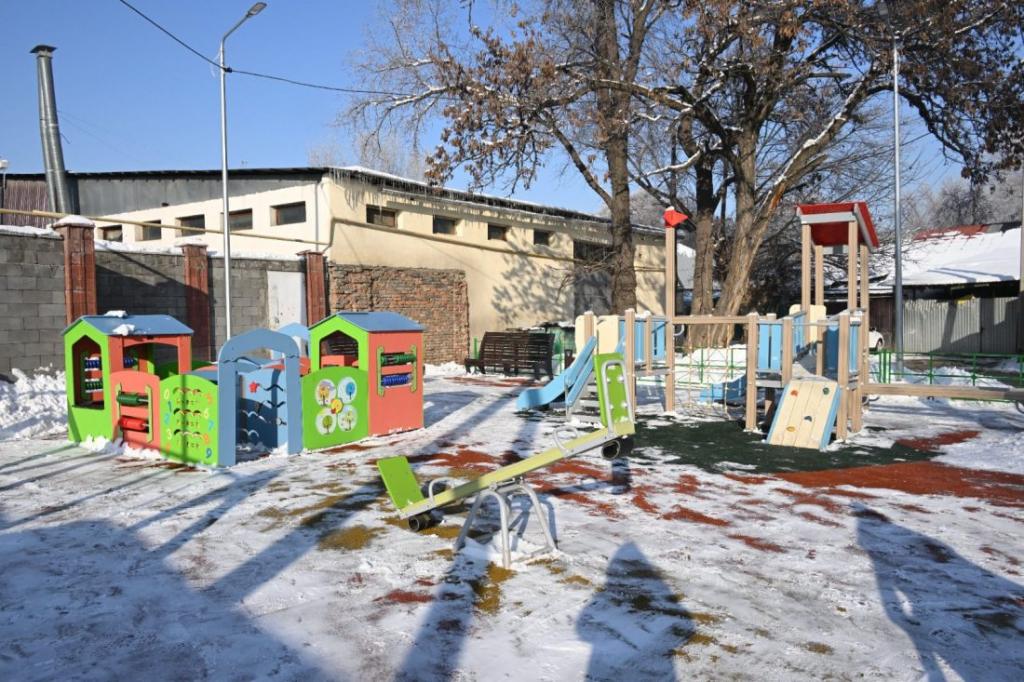 На пустующем участке в Алматы появилась новая досуговая зона