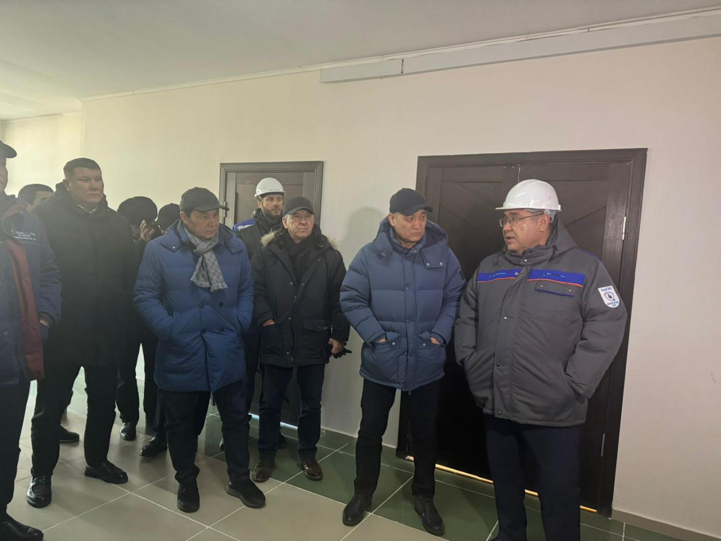 Депутаты ознакомились с ходом строительства гибридной электростанции в Жанаозене