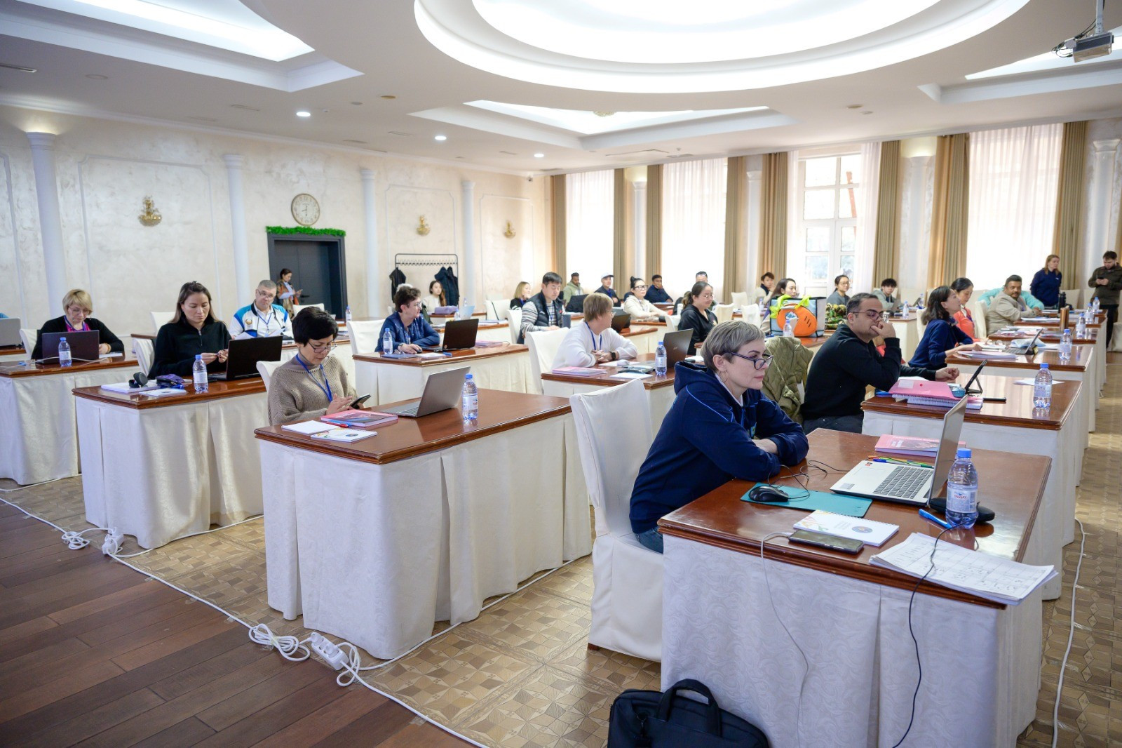 В Алматы стартовал международный судейский курс по спортивной акробатике